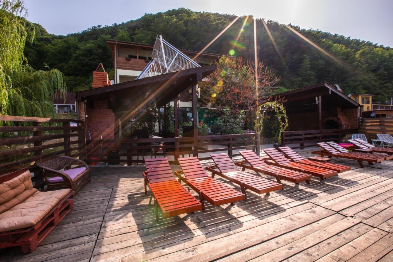 Casa Camelia Hotel Dubova Exterior photo
